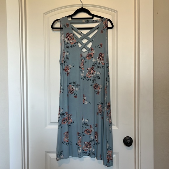 Sundress with crisscross back - Picture 3 of 3